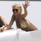 Sharon Stone w bikini cz.7