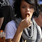 Rihanna bez makijazu