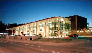 Widok na terminal od p�nocnego zachodu, od strony pasa startowego