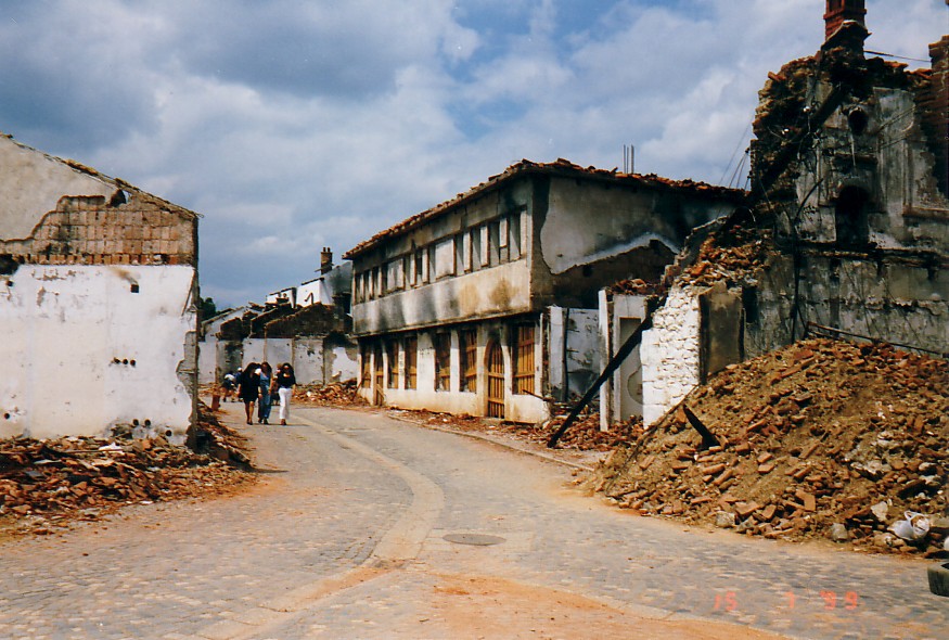 Zburzone budynki w Kur