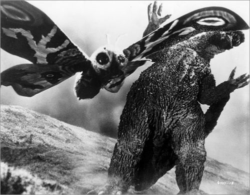 Godzilla i Mothra trenują judo